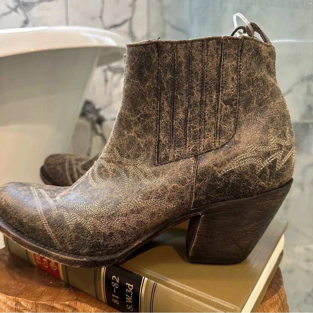 Lucchese Brown Distressed Leather Western Ankle Boots Womens 9 M - Picture 10 of 12